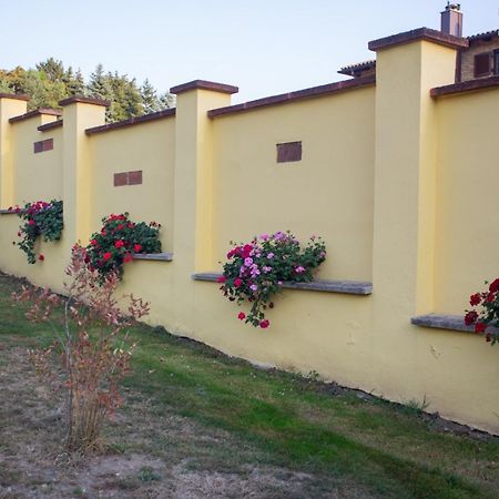 Kondics Apartmanház Sárvár Exterior foto