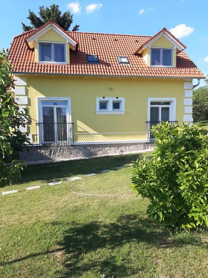 Kondics Apartmanház Sárvár Exterior foto