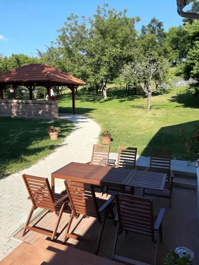 Kondics Apartmanház Sárvár Exterior foto