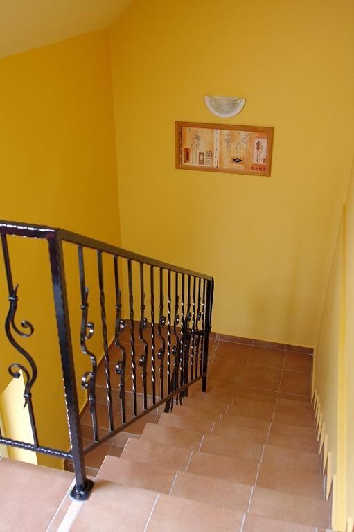 Kondics Apartmanház Sárvár Exterior foto