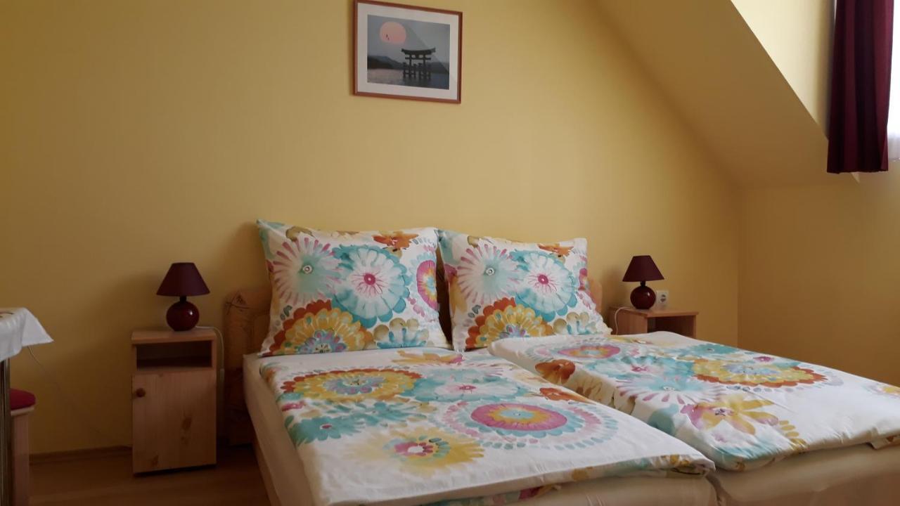 Kondics Apartmanház Sárvár Exterior foto